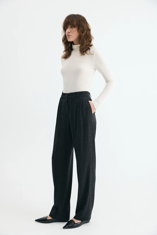 Брюки зауженные со средней посадкой