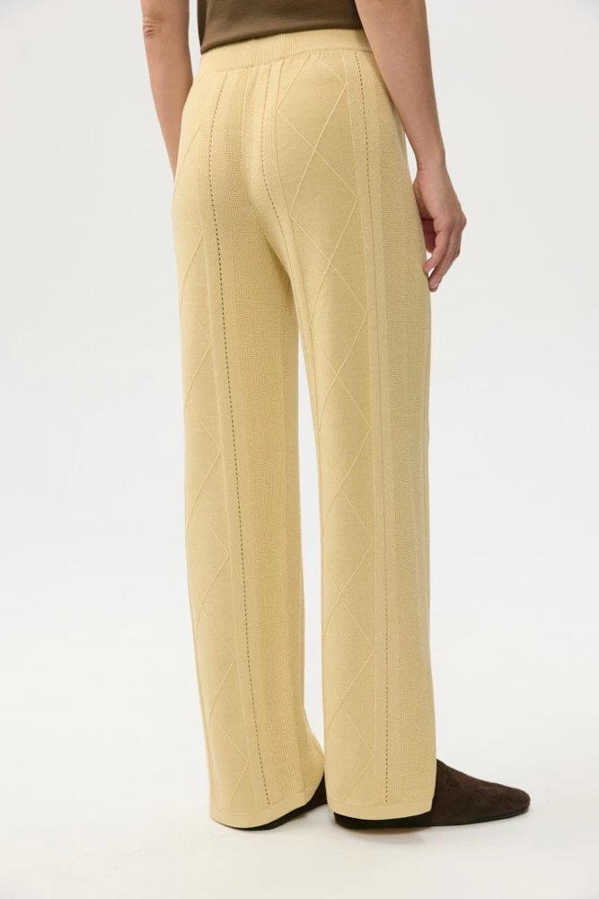 Брюки прямые фактурной вязки