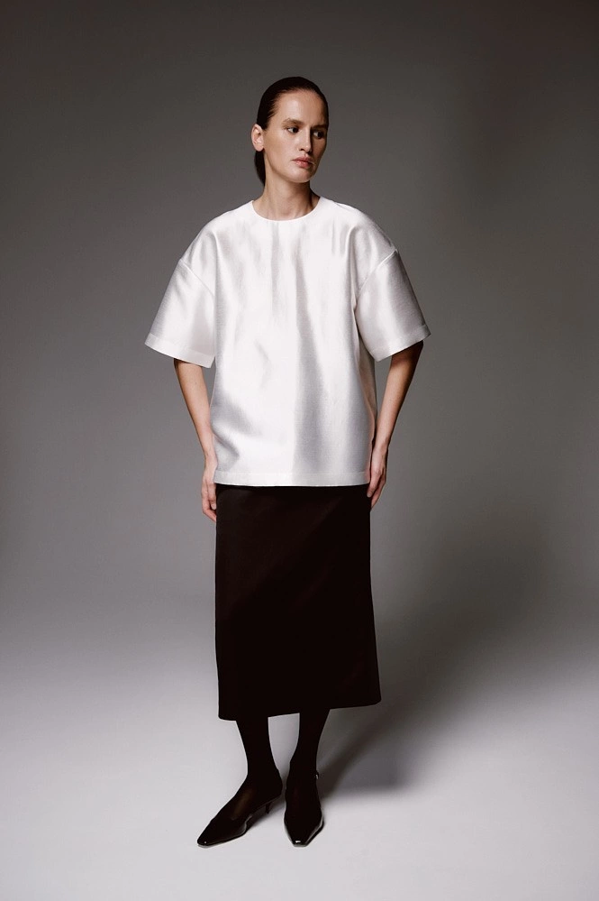 Топ оверсайз с молнией на спинке