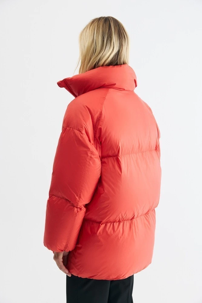 Пуховик укороченный с воротником-стойкой