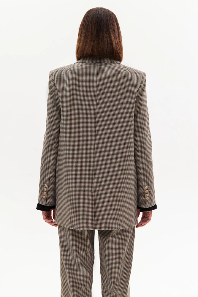 Жакет однобортный прямого силуэта