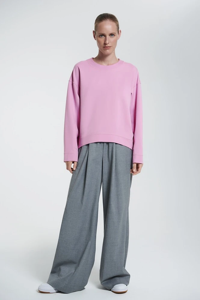 Свитшот из итальянского трикотажа с декоративной отстрочкой