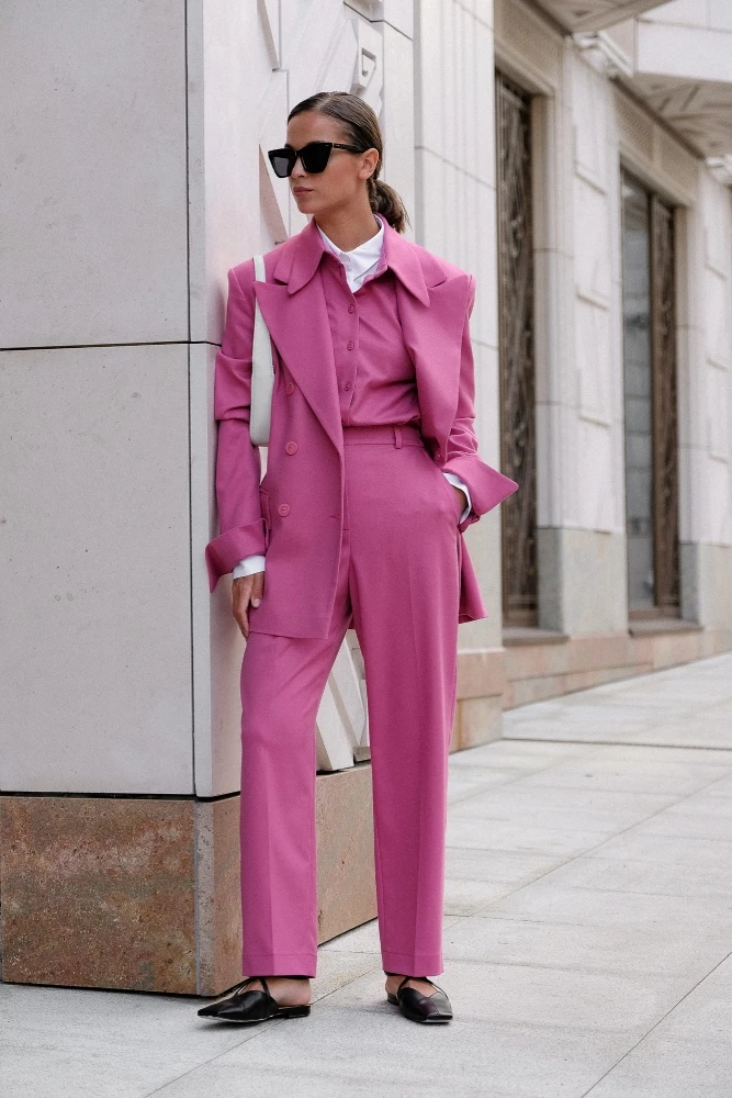 Жакет двубортный приталенный с заострёнными лацканами