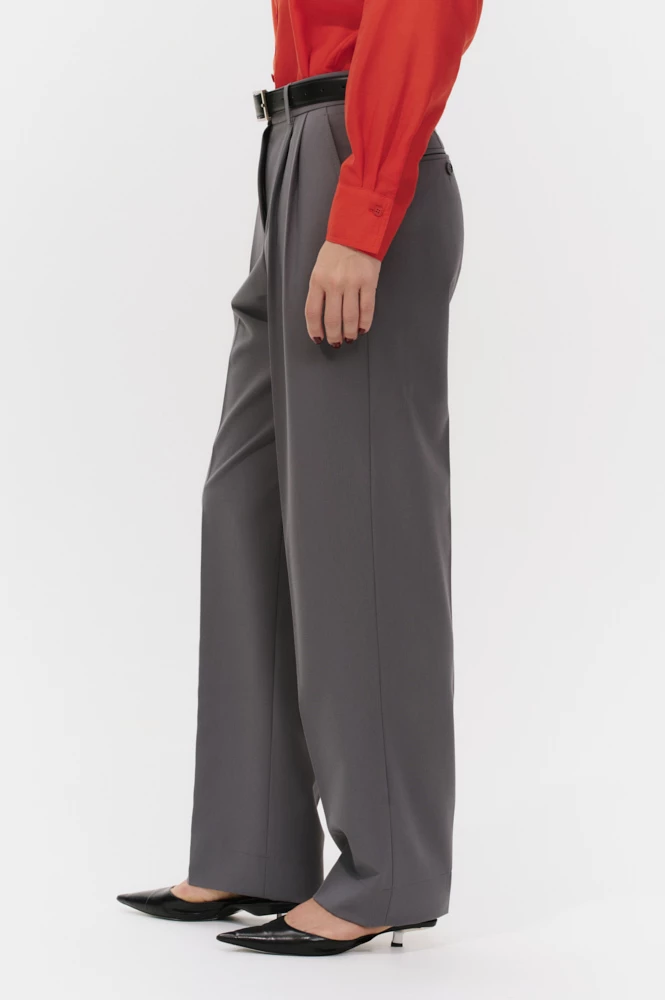 Брюки зауженные со средней посадкой