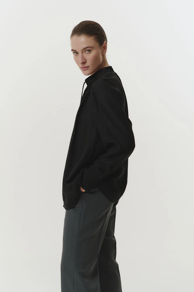 Блуза струящаяся со складками