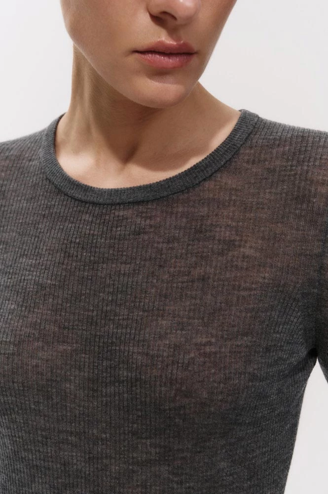 Джемпер прозрачный из тонкой шерсти