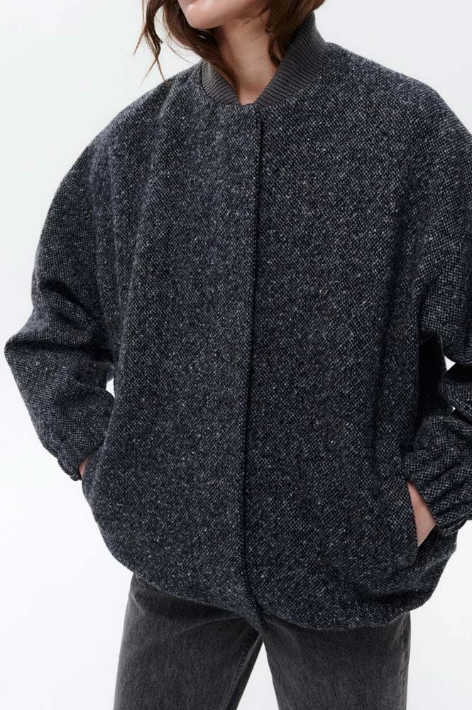 Бомбер объёмный из фактурной шерсти