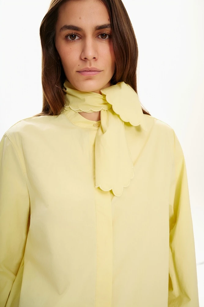 Рубашка с фестончатым воротником