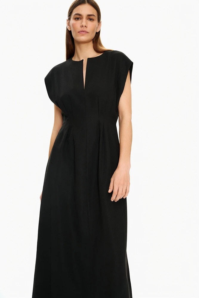 Платье миди без рукава