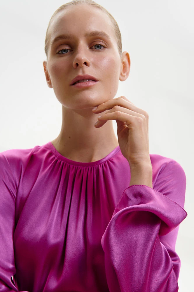 Платье миди с вырезом на спине