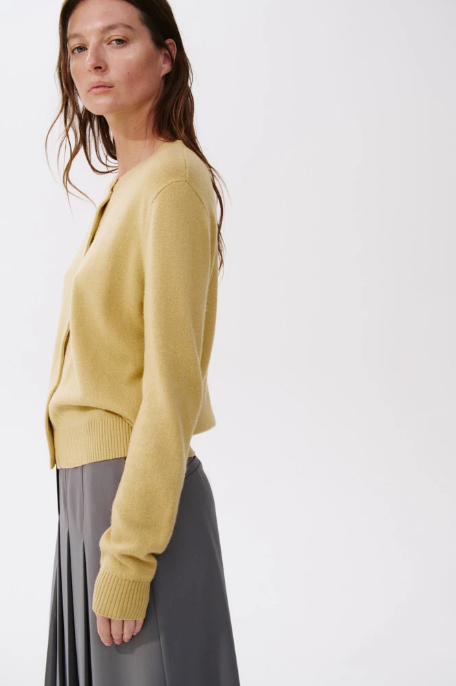 Кардиган тонкий приталенного кроя