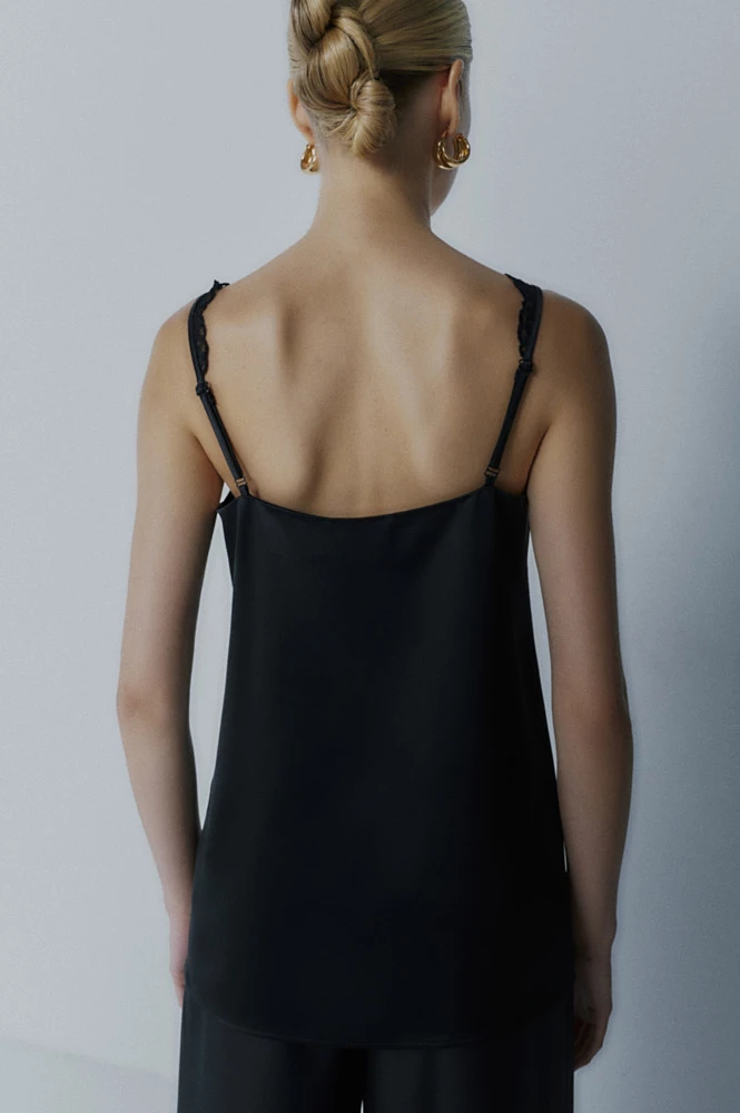 Топ в бельевом стиле с кружевом