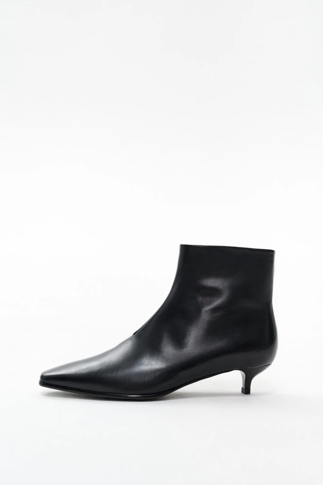 Ботильоны kitten heel Ботильоны kitten heel