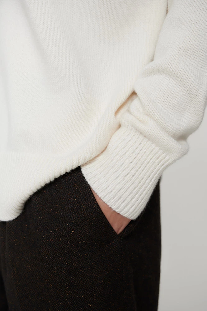 Свитер оверсайз с круглой горловиной