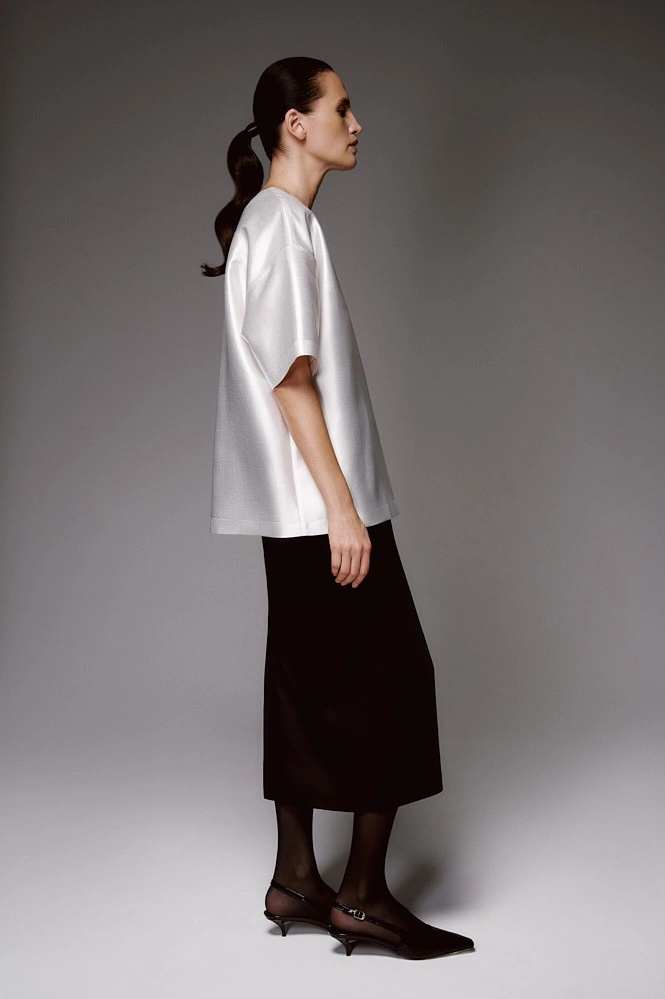 Топ оверсайз с молнией на спинке