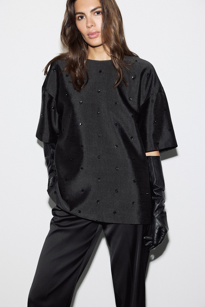 Топ оверсайз с вышивкой и бисером