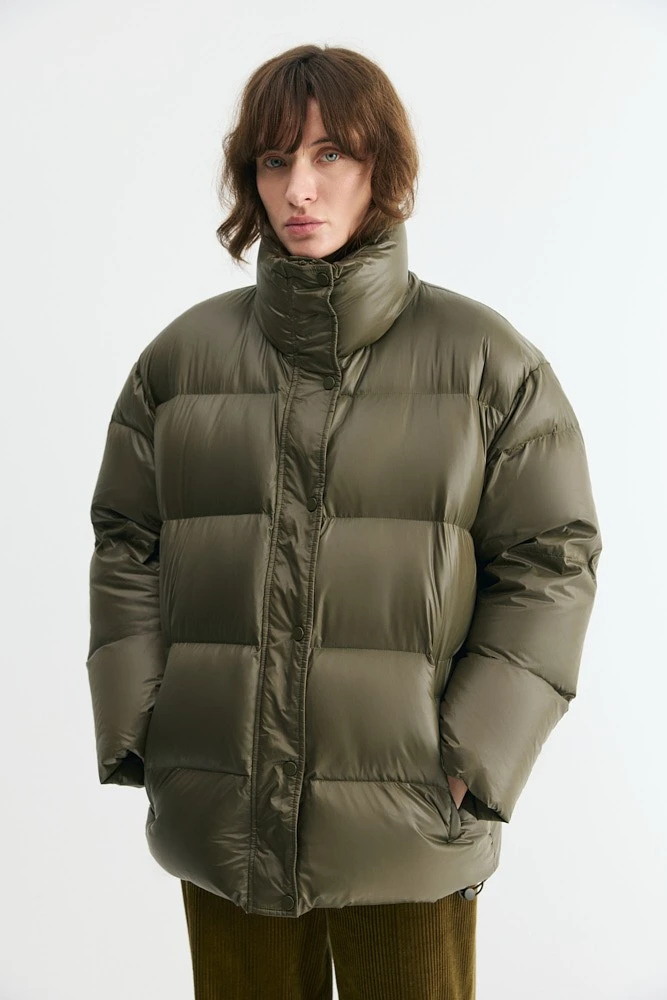 Пуховик укороченный с воротником-стойкой