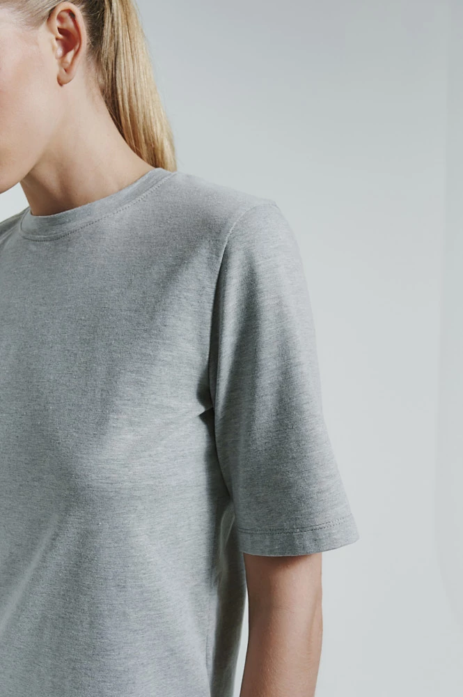 Футболка базовая с удлиненным рукавом