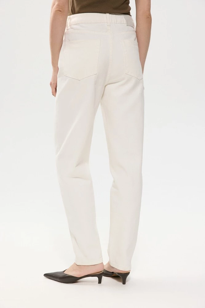 Джинсы зауженные