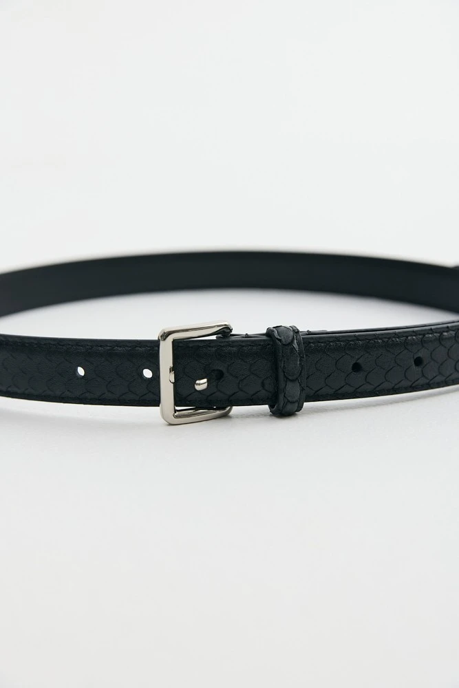 Ремень из кожи с анималистичной фактурой