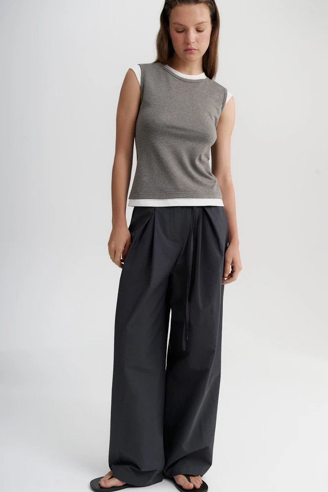 Брюки широкие со складками