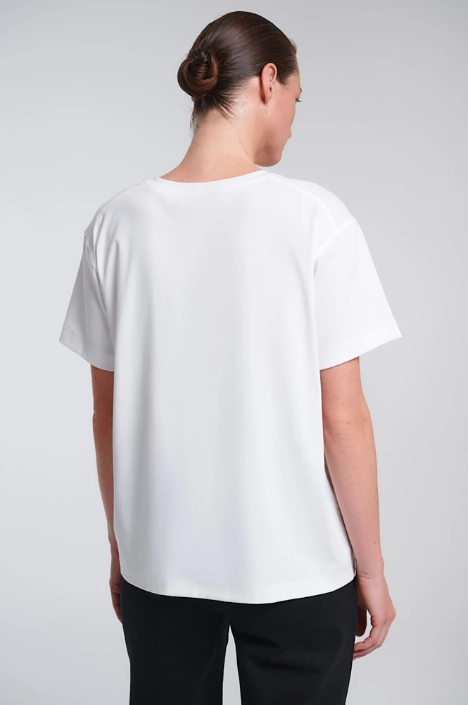 Футболка со смещённым плечевым швом