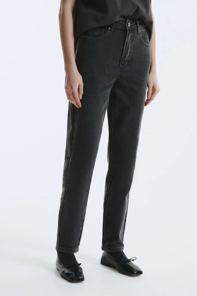 Джинсы зауженные