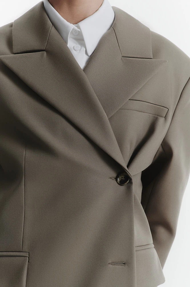 Жакет с асимметричной пуговицей 