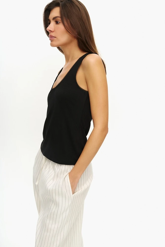 Топ из вискозного трикотажа в бельевом стиле