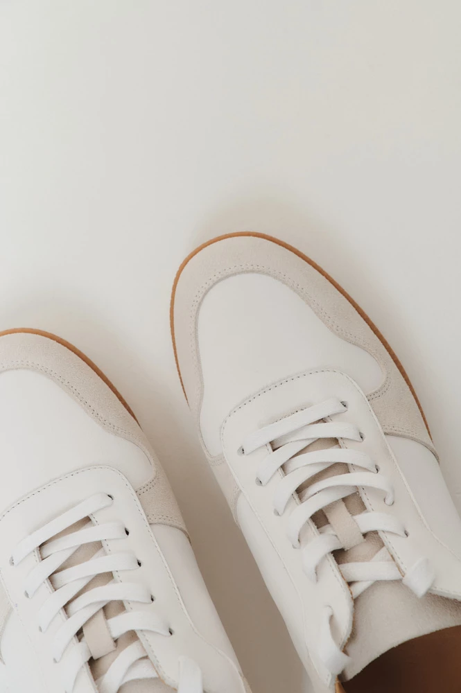 Кроссовки из кожи с замшевыми вставками