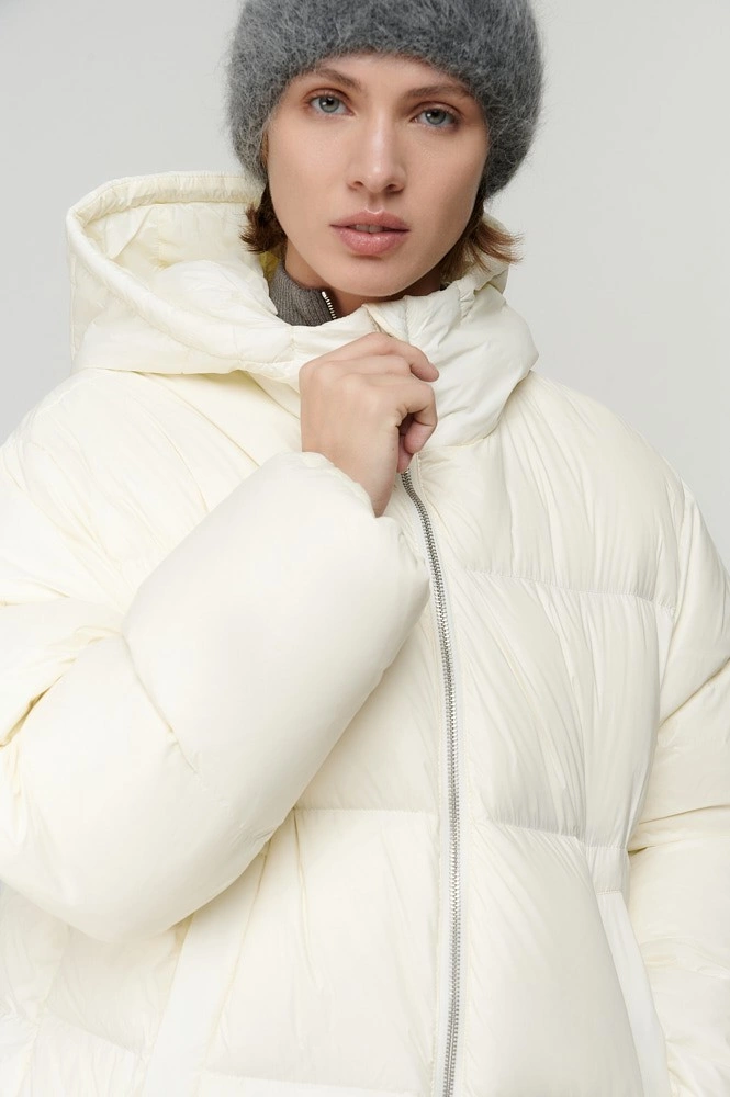 Пуховик миди стеганный с капюшоном