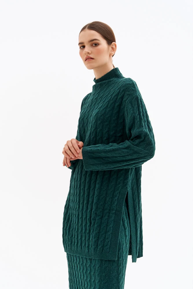 Свитер удлиненный с косами