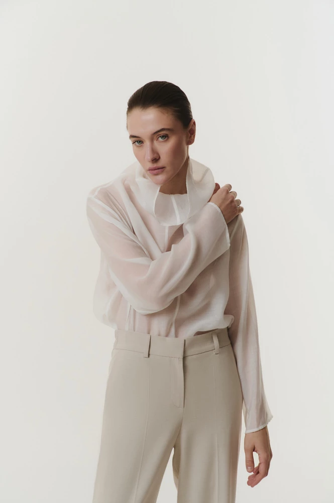 Блуза прозрачная с высоким воротником