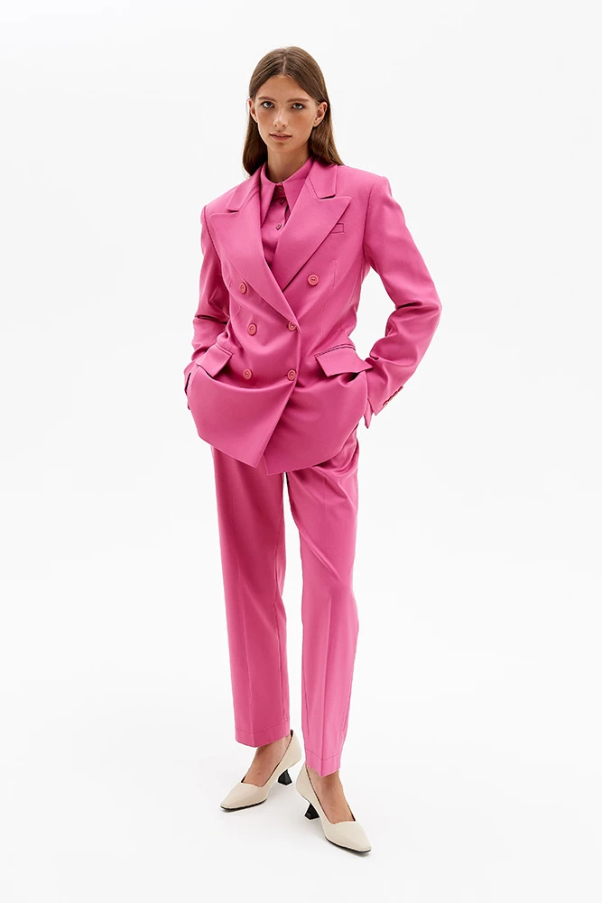 Жакет двубортный приталенный с заострёнными лацканами