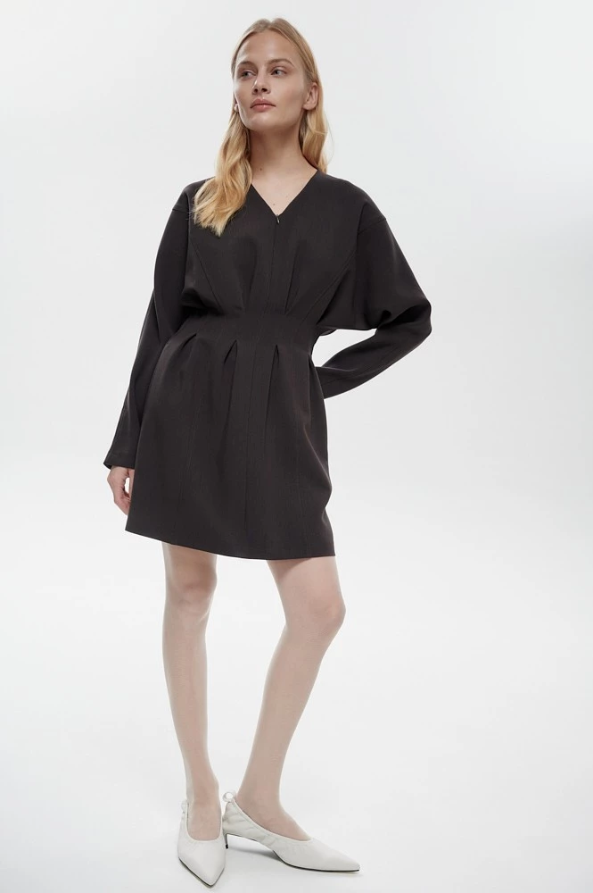 Платье мини силуэт песочные часы