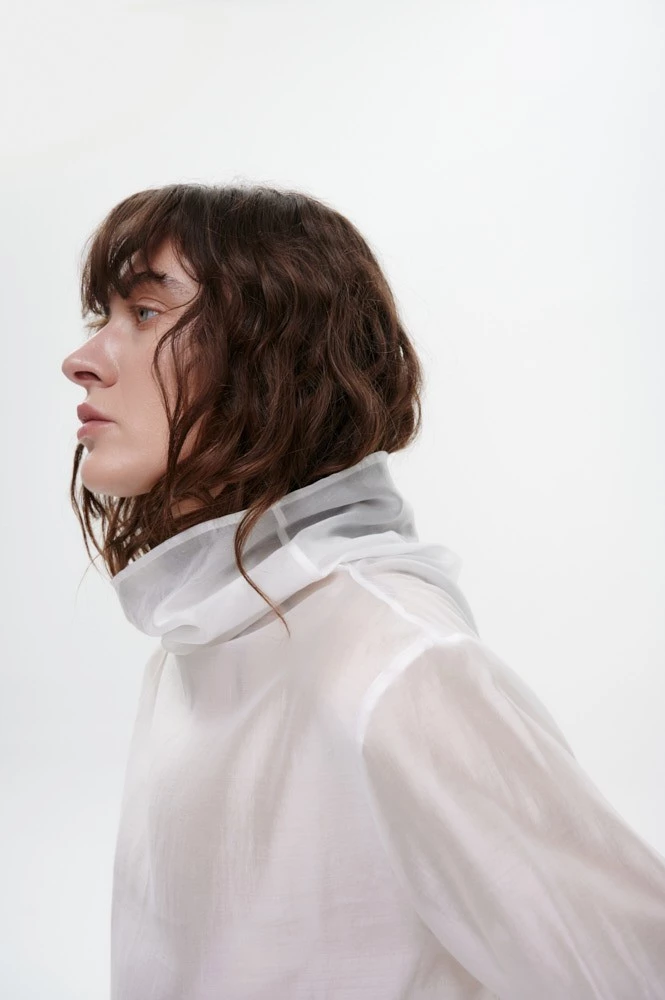 Блуза прозрачная с высоким воротником