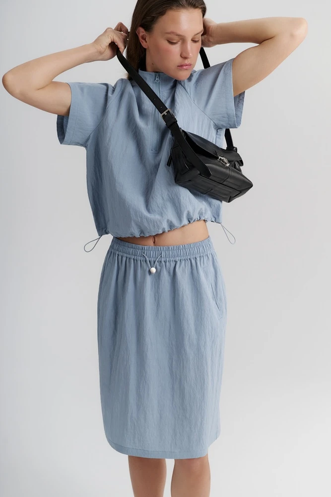 Топ на молнии с коротким рукавом