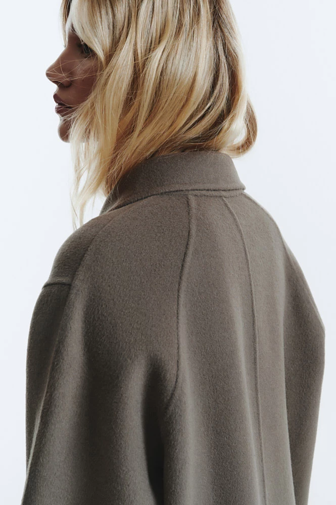 Пальто на запах из шерсти