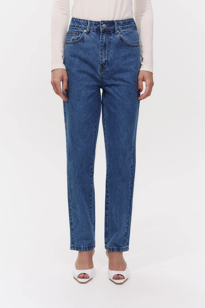 Джинсы зауженные