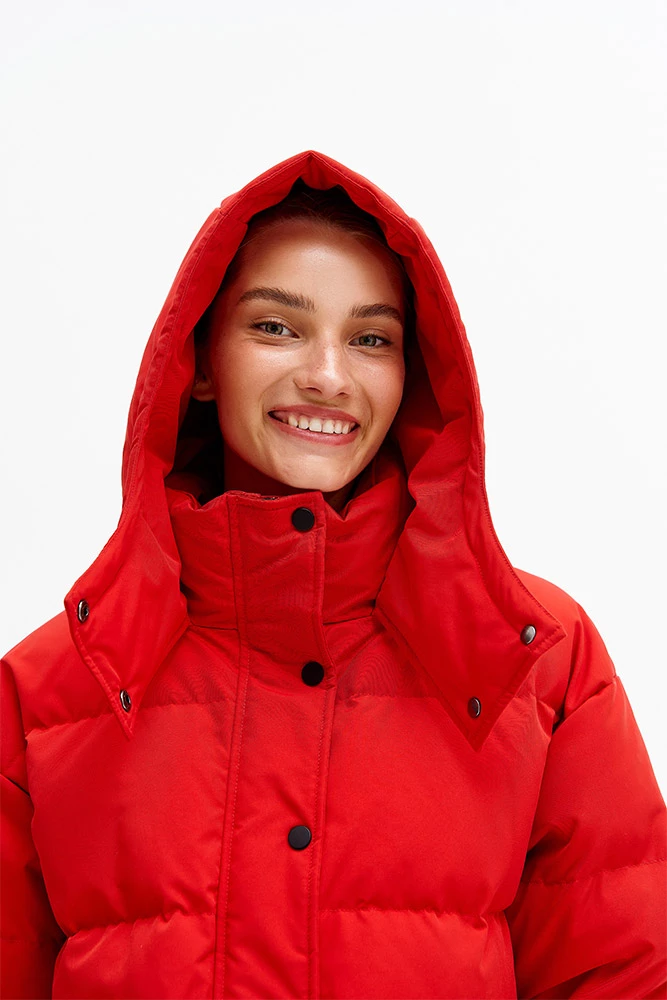 Пуховик средней длины с поясом