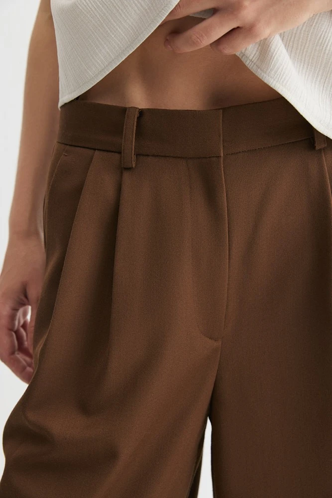 Бермуды со складками