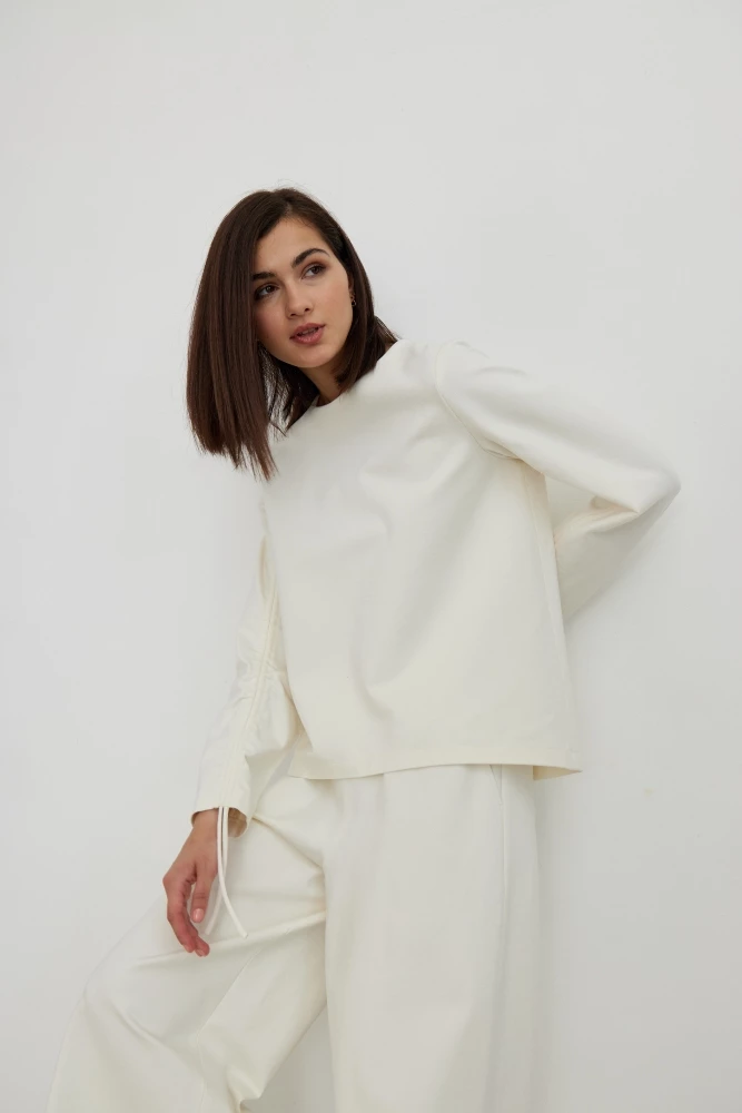 Свитшот со сборкой на рукавах