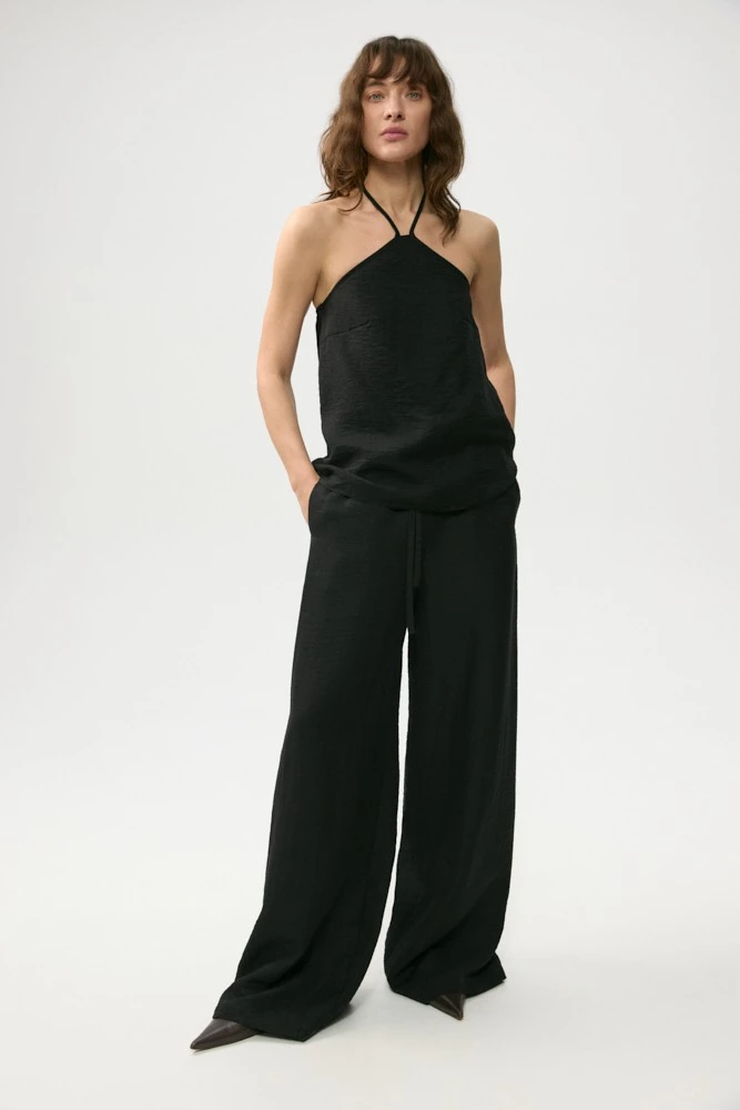 Брюки широкие на поясе из жатой ткани со льном