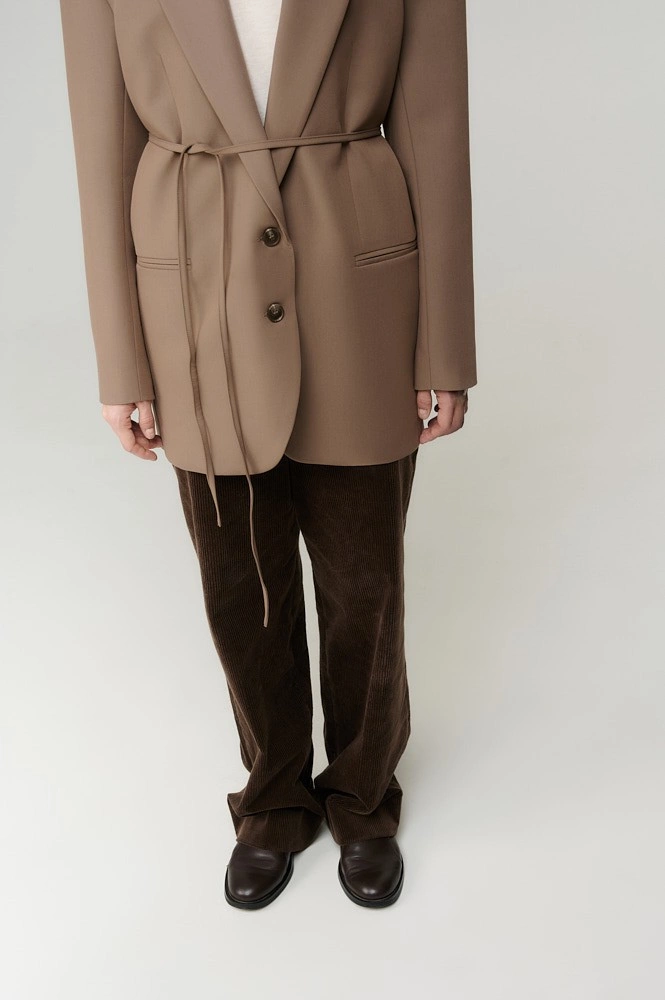 Жакет однобортный с поясом