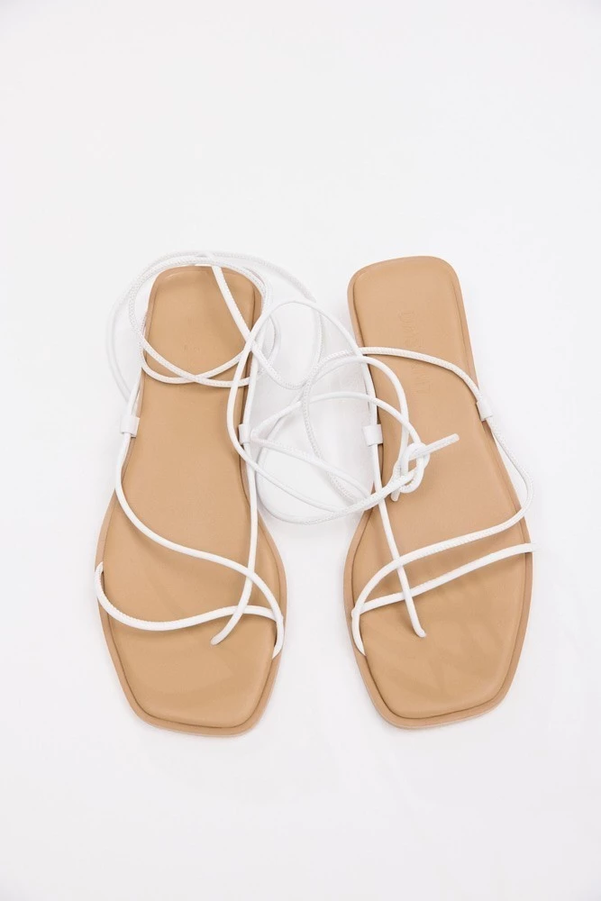 Сандалии из натуральной кожи с завязками