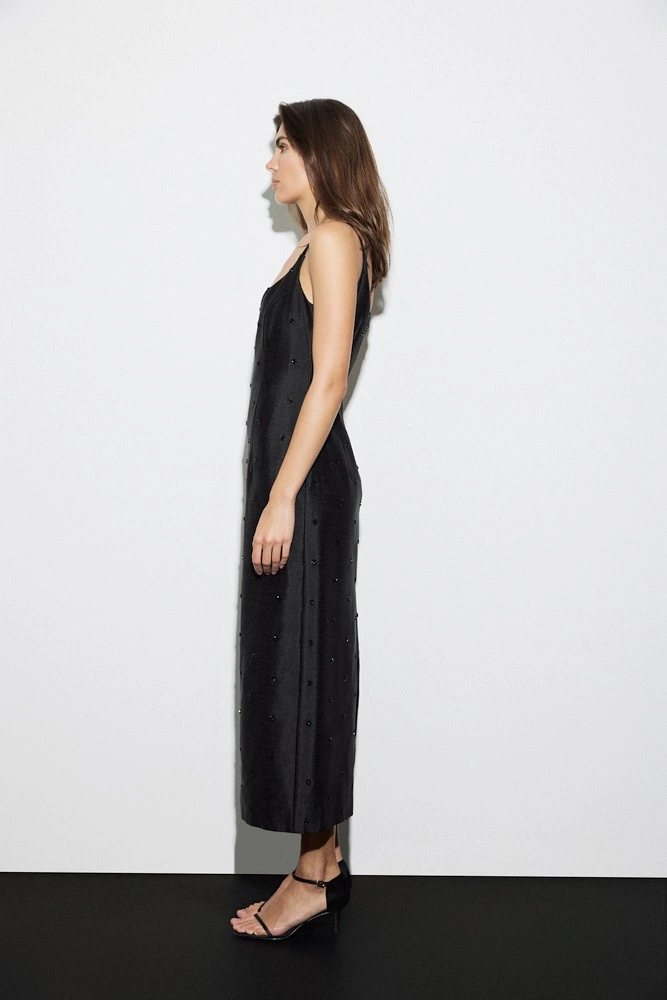 Платье миди приталенное с вышивкой бисером