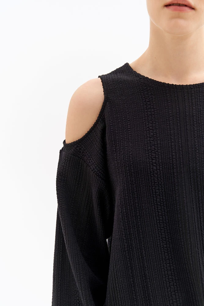 Свитшот с вырезом на плече