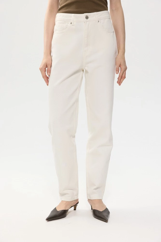 Джинсы зауженные