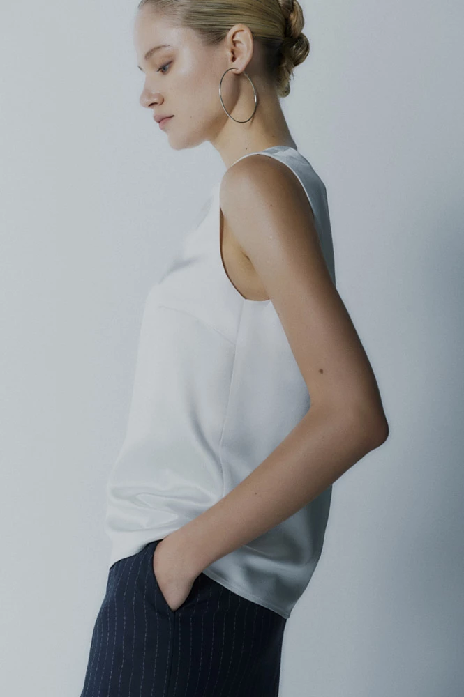 Топ из атласной вискозы