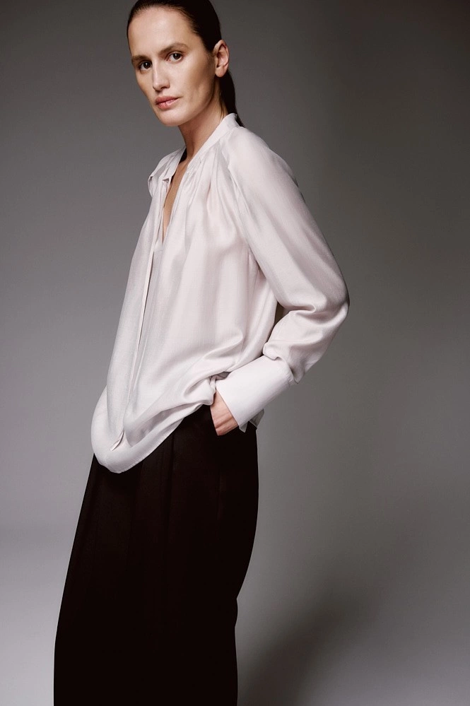 Блуза струящаяся со складками